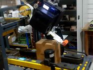 Wein Karton Standart- Etikettiermaschine von Oben mit Sato S84NX Druck Spendesystem - Waldbrunn (Baden-Württemberg)