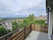 Schöne 2 Zimmer Wohnung mit Balkon, wundervoller Aussicht und Bad mit Fenster - Remscheid