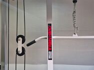 Latmaschine-Latzugturm-Seilzug-Fitnessgerät mit den Gewichten - Gelsenkirchen Scholven