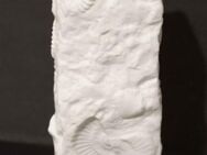 Vintage Porzallanvase mit Fossilien-Relief, weiß, ca. 70er J., Kaiser Porzellan - Münster